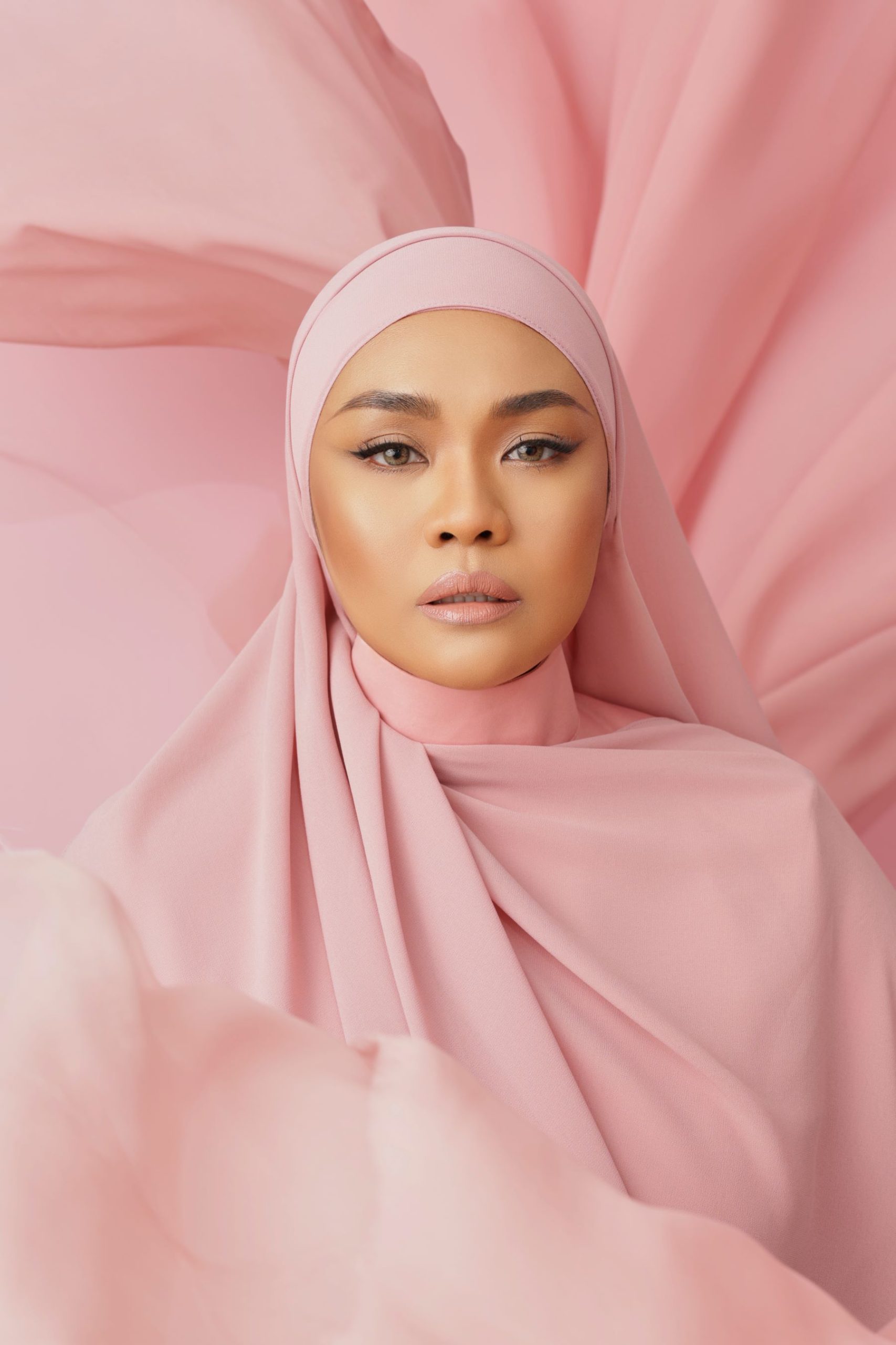 ‘Perisai Cinta’ Liza Hanim: Sebuah Lagu, Dua Makna Mendalam