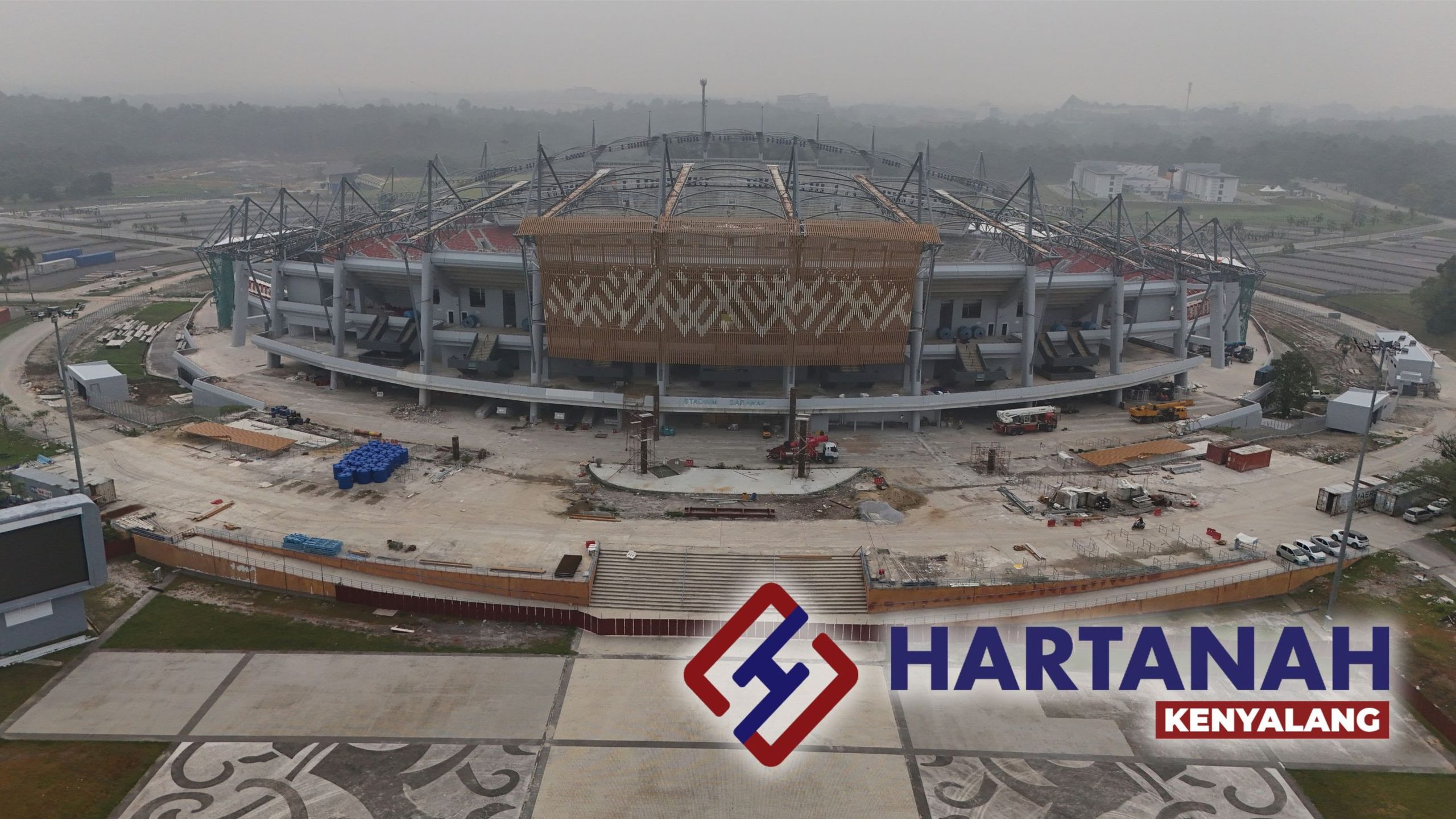 Pandangan udara tapak pembinaan Projek Stadium Sarawak yang sedang dibangunkan oleh Hartanah Kenyalang Berhad